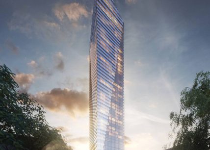 Vue au crépuscule de la Tour Victoria sur le Parc à Montréal, mettant en valeur son architecture élancée en verre et sa silhouette triangulaire distinctive dans le centre-ville